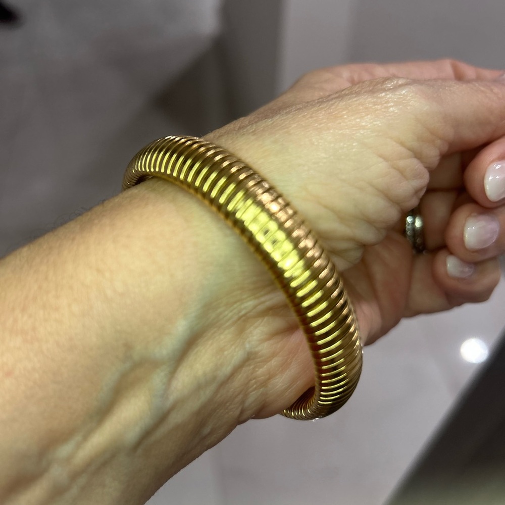 Ribbed Gold Stretch Bangle Bracelet - Picture 5 of 7